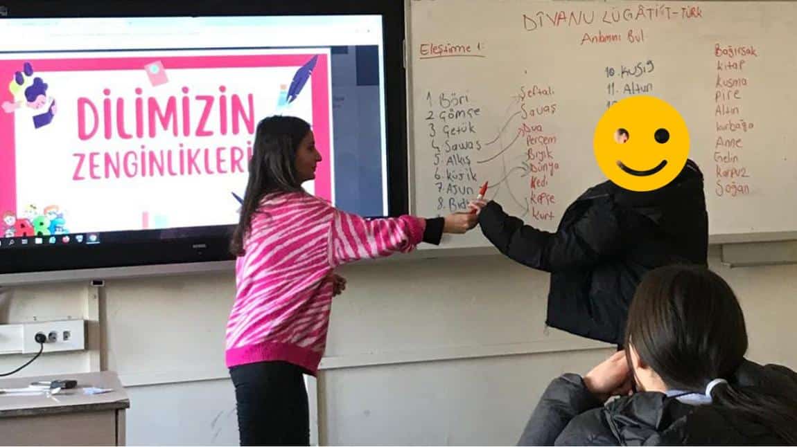 Karşgarlı Mahmut ve Türk Dilinin Bilinen İlk Sözlüğü
